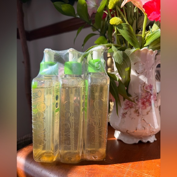 CeraVe Hydrating Foaming Oil Cleanser 💚 - Picture 2 of 9